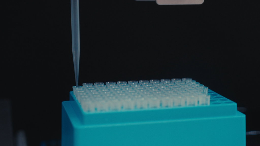 移液器在生物實(shí)驗(yàn)中的關(guān)鍵作用與應(yīng)用場(chǎng)景